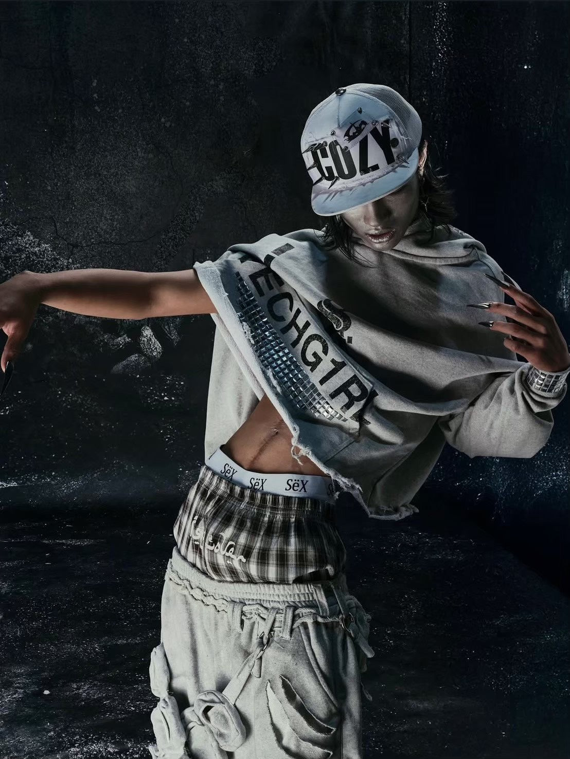 【Cozy world Wide】"BBY TECHBOI" MULTI POCKET SWEATPANTS / 【コージーワールドワイド】ポケットベルとダメージハーフパンツ