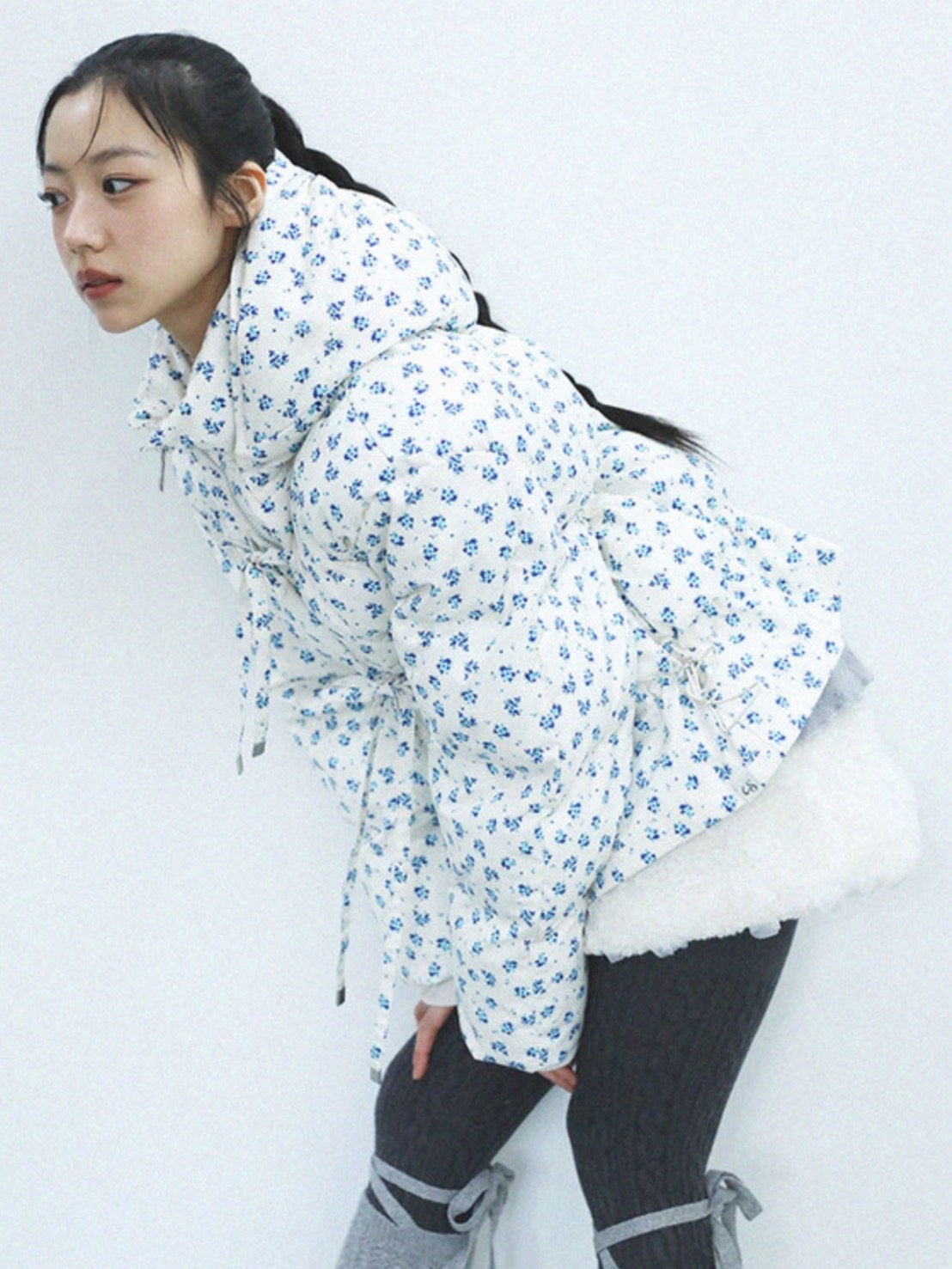 12/21 20:00 発売【Uglyshadow】FLOWER RIBBON PADDING JUMPER