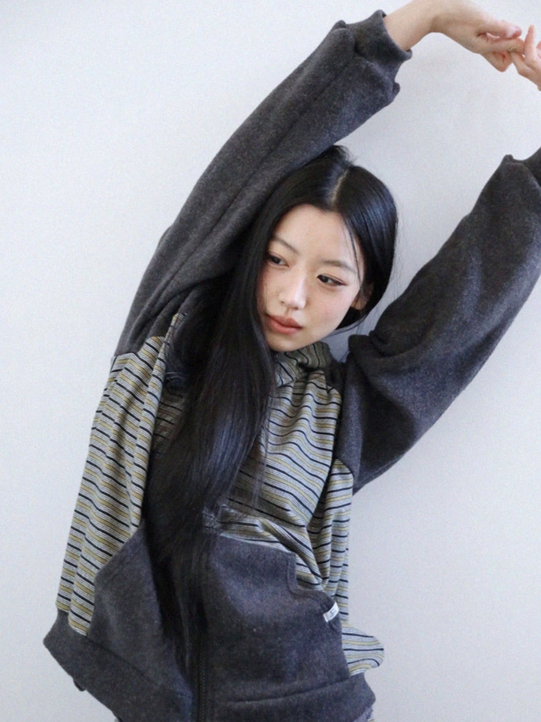 12/21 20:00 発売【Uglyshadow】RABBIT EAR HOOD STRIPE ZIP-UP