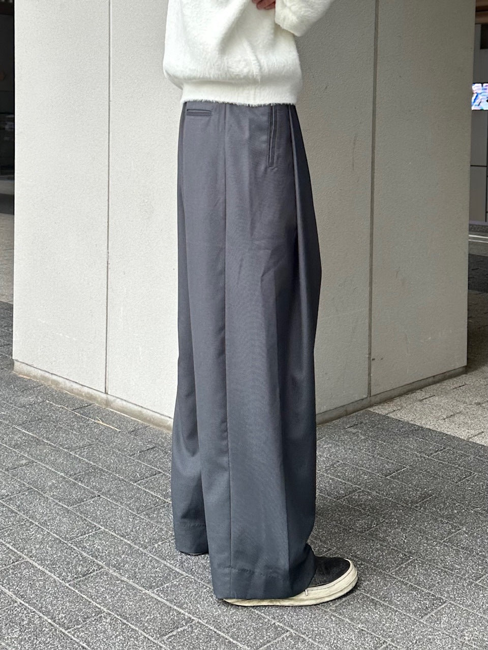 受注制【Chikashitsu +】two-tuck wide slacks / 【チカシツプラス】ツータックワイドスラックス (2color)