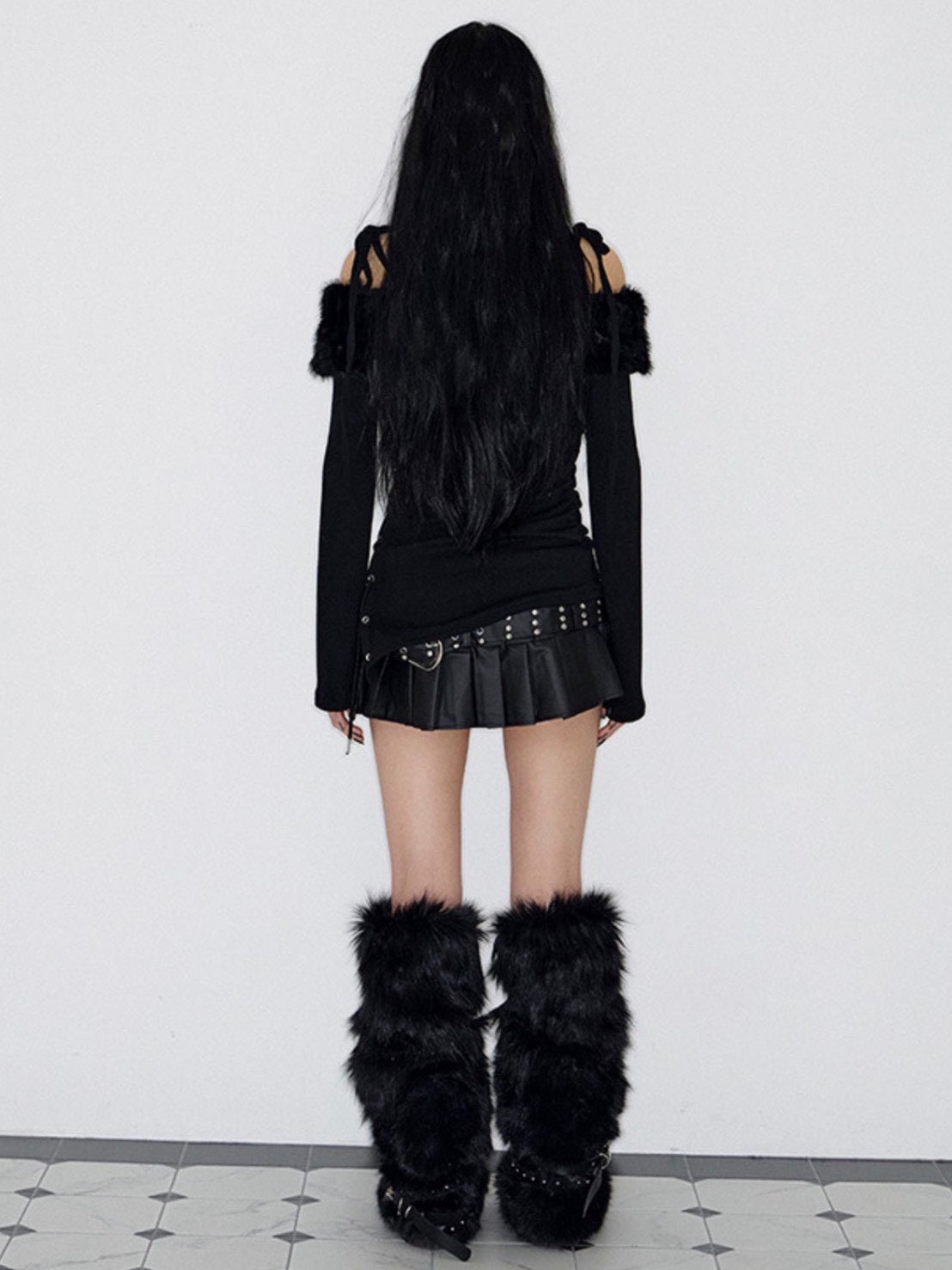 【NOT KNOWING】Fur Off Shoulder Lace Up Top