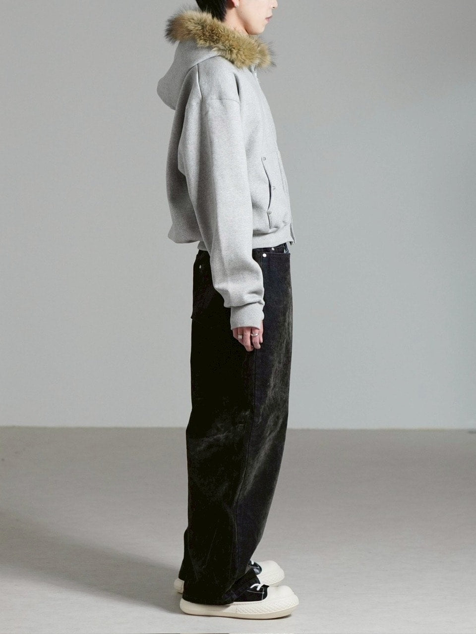 受注制【Chikashitsu +】cropped studs fur zip hoodie / 【チカシツプラス】クロップドスタッズファージップフーディー (2color)