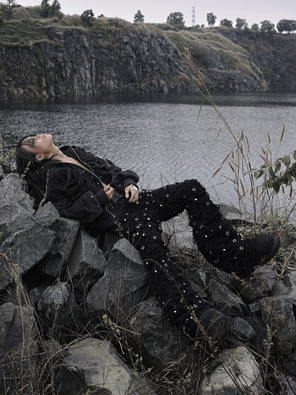 2/28 20:00 発売【UNIZ】Chainwrape Pants / 【ユニズ】アイレットチェーンデニムフレアパンツ