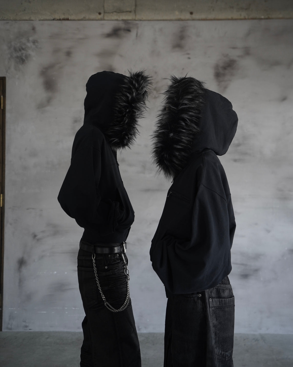 【CHIKASHITSU PLUS HIGH】Volume fur cropped zip hoodie