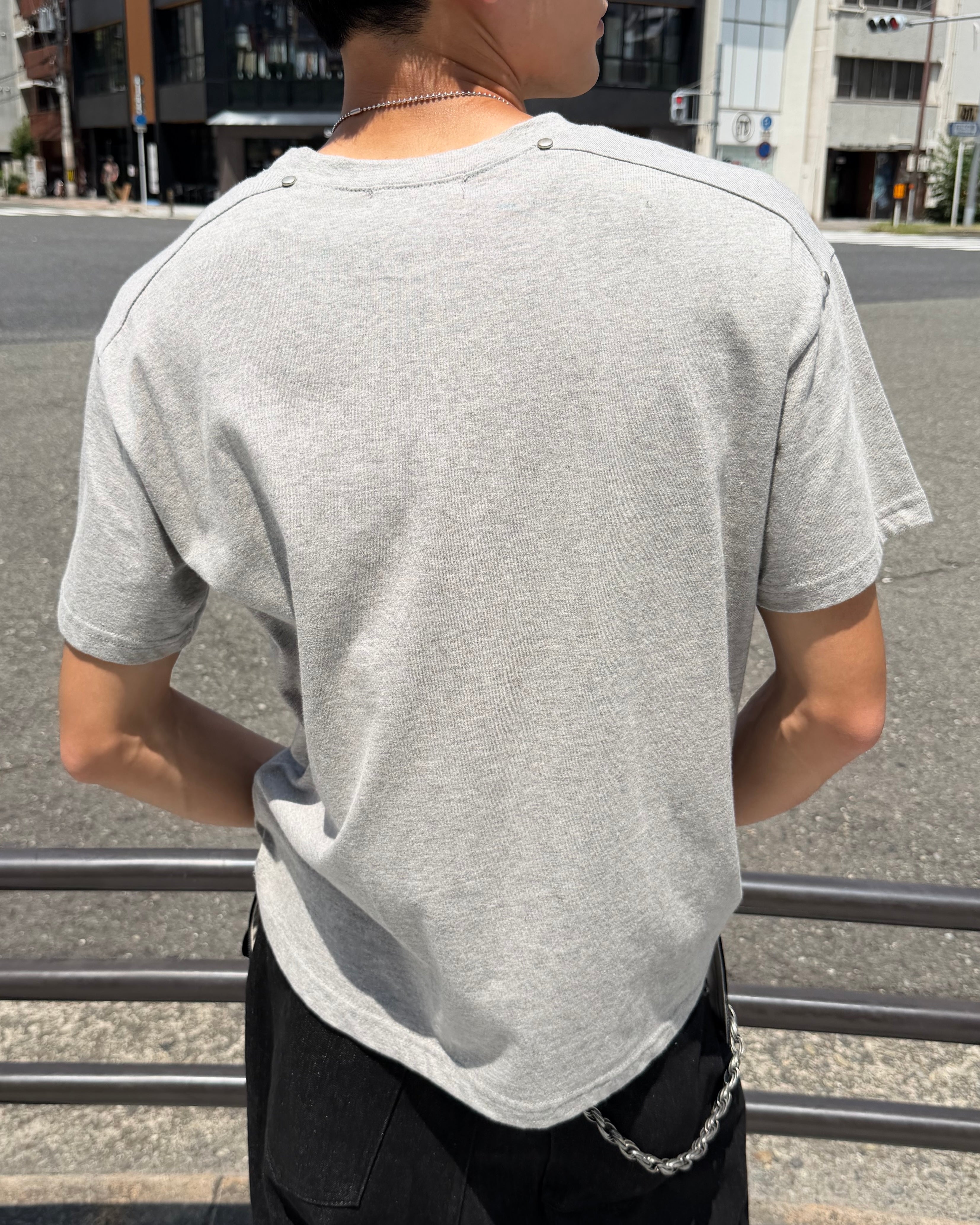 大阪店WEB限定受注制【Chikashitsu +】shoulder rivet t-shirt (3color)