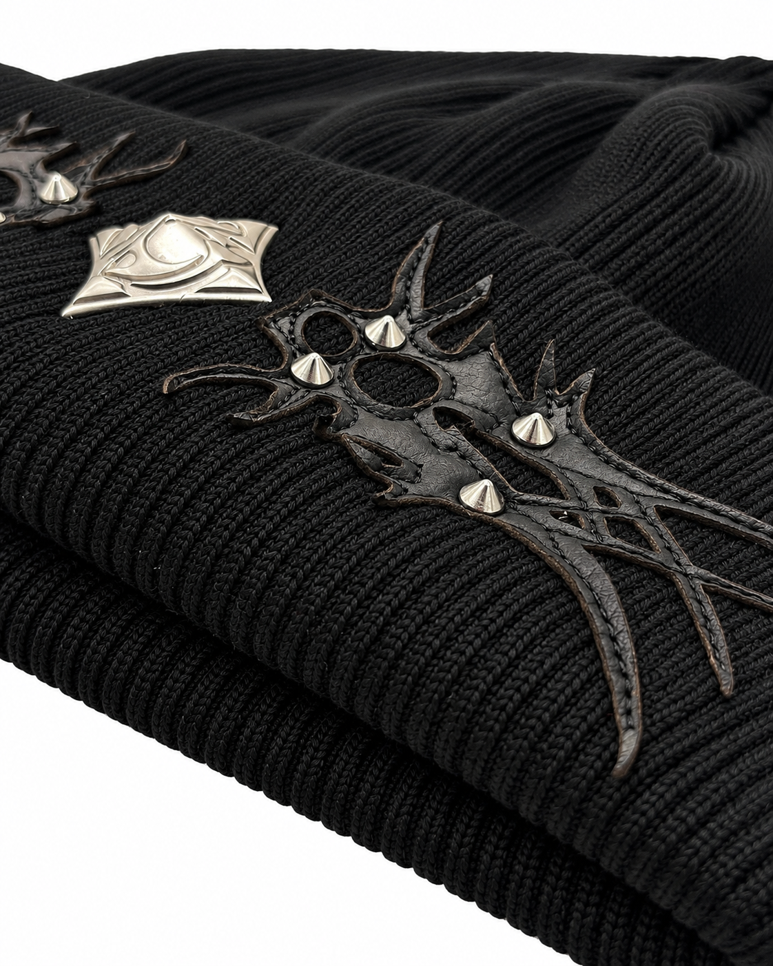 【DIG YOUR OWN GRAVE】SHADOW CREST BEANIE