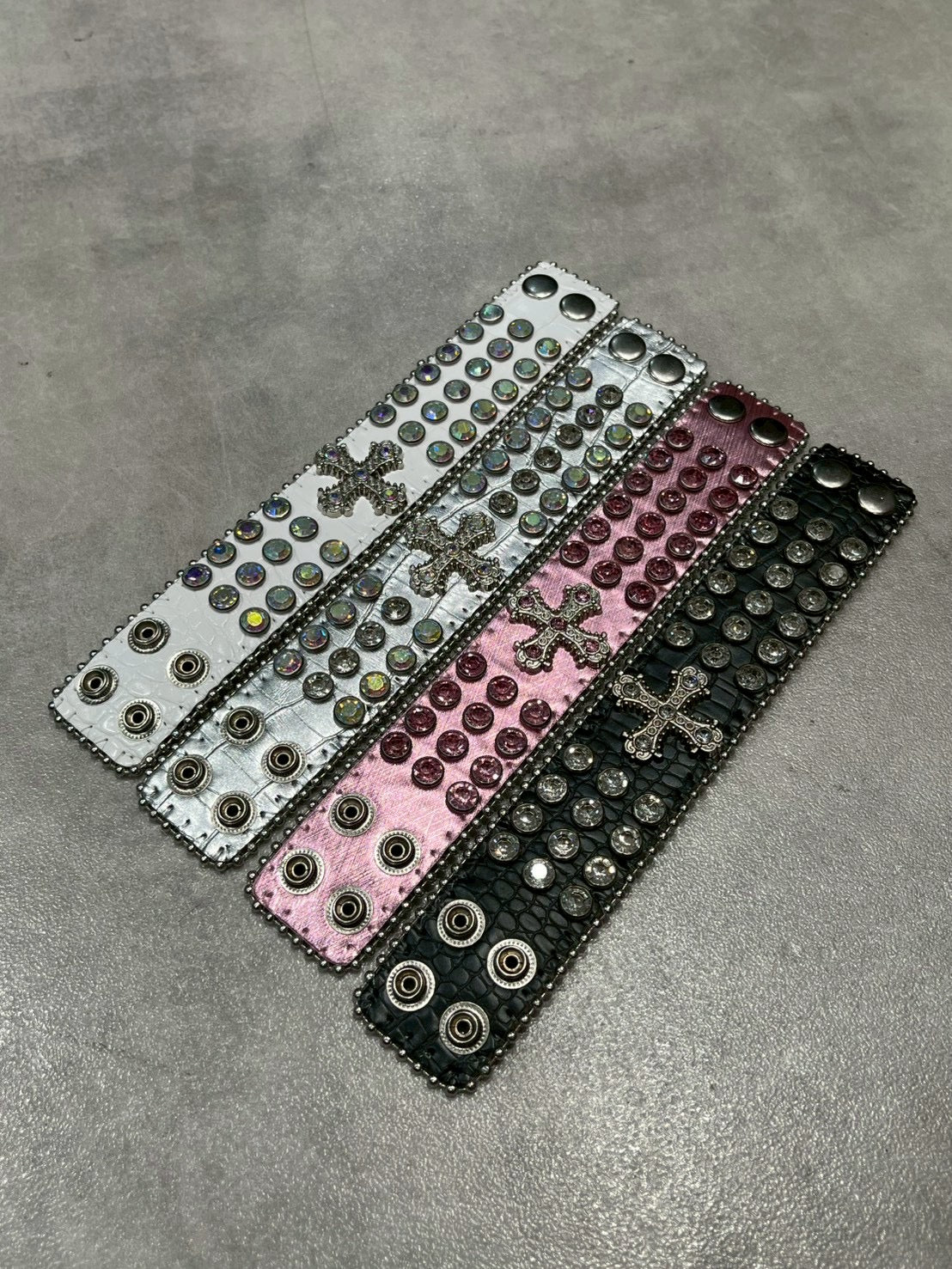 7/11 20:00発売 国際配送【BABY09】cross rhinestone bracelet (4color)