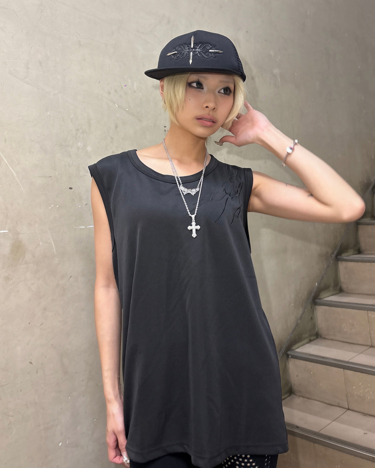 国際配送【Never mind the XU】tribal embroidered tank top (3color)
