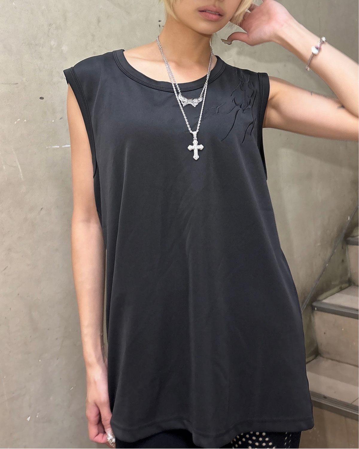 国際配送【Never mind the XU】tribal embroidered tank top (3color)