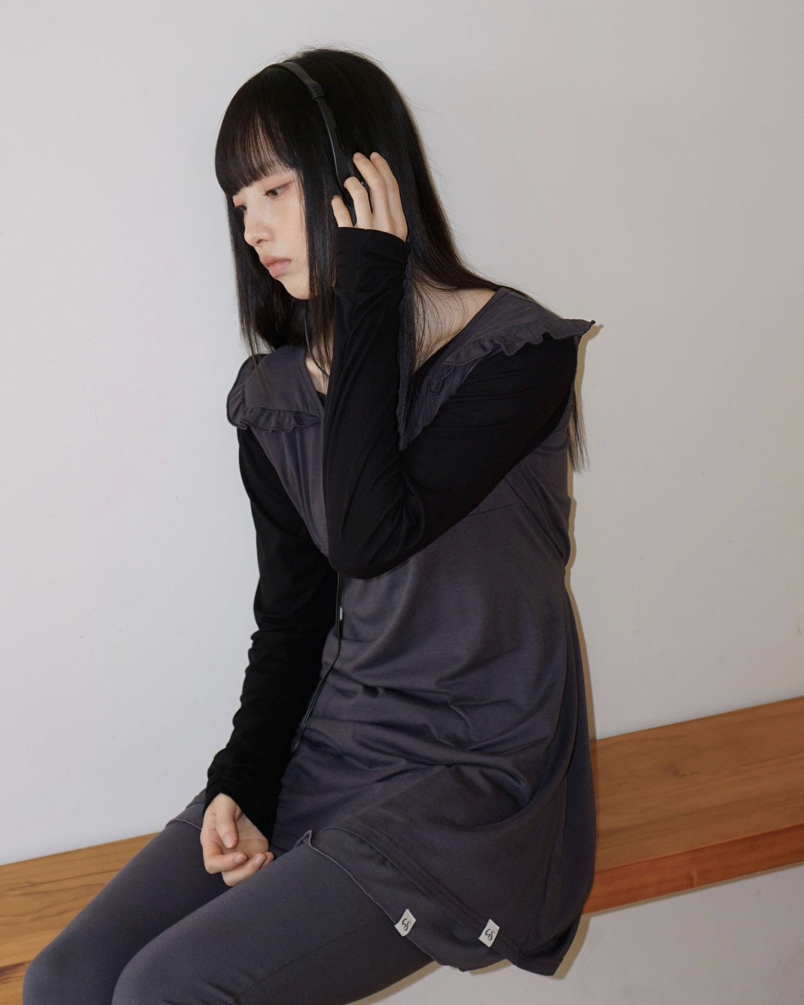 【Uglyshadow】RUFFLE TIE TOP