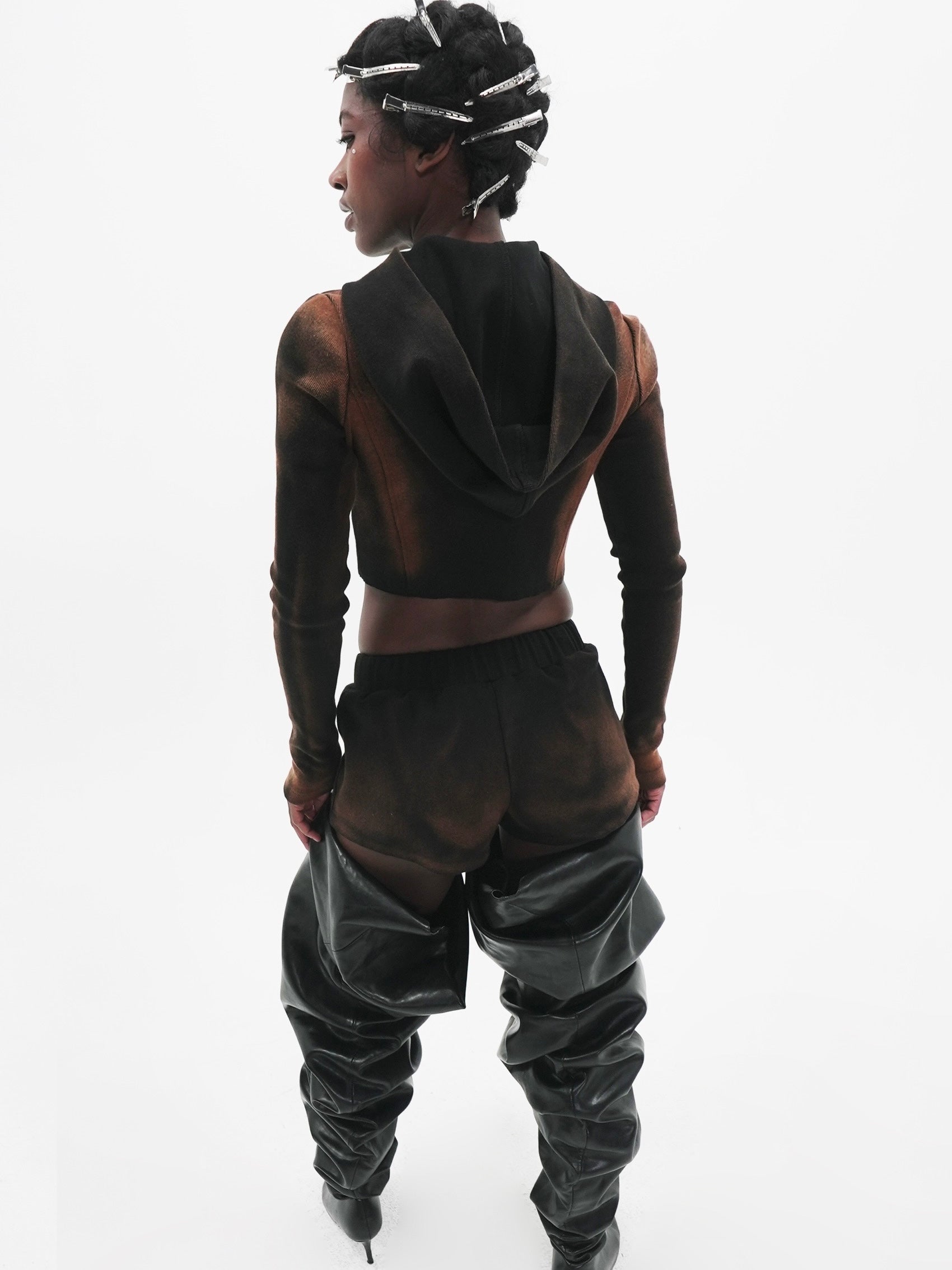【E RIN AI E】PIERCED RUST CROP HOODIE ZIP UP