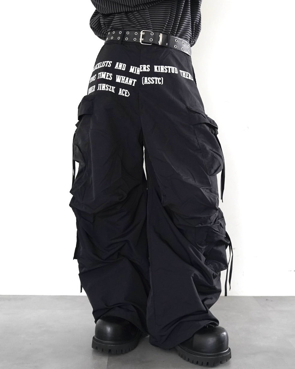 国際配送【LUV CODE】multi pocket gather pants