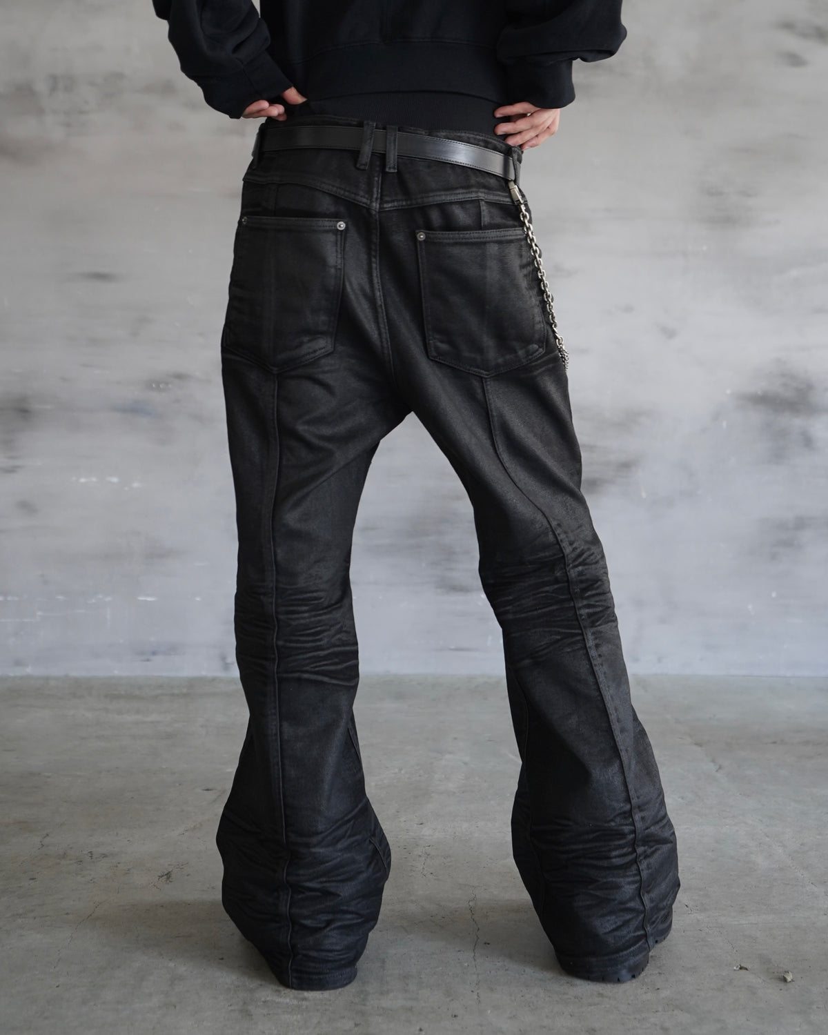 【CHIKASHITSU PLUS HIGH】Linear coating denim flare pants