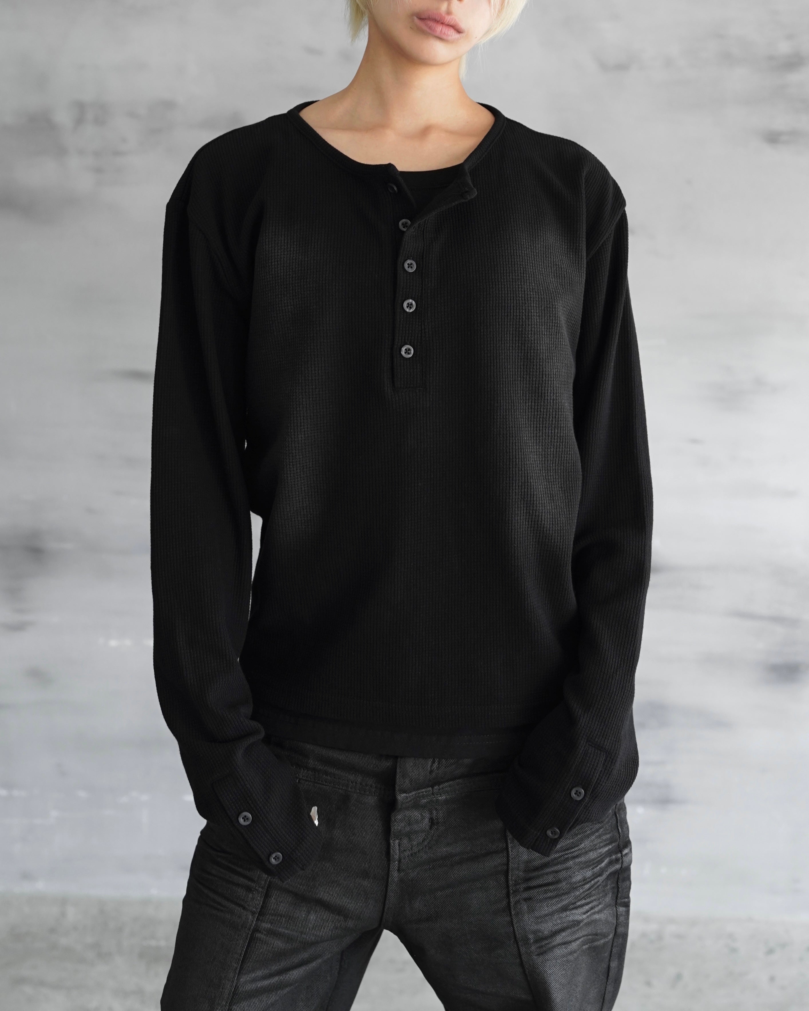 【CHIKASHITSU PLUS HIGH】Rust waffle layered henley neck tee(2color)