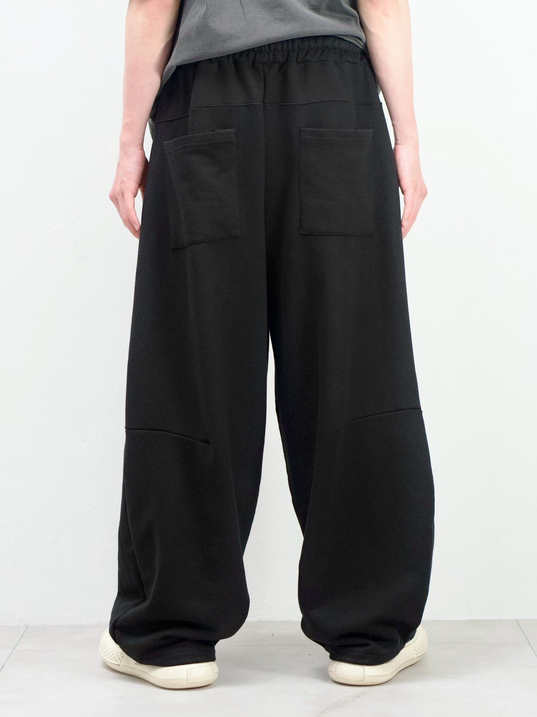 【Chikashitsu +】curved balloon sweat pants (2color)