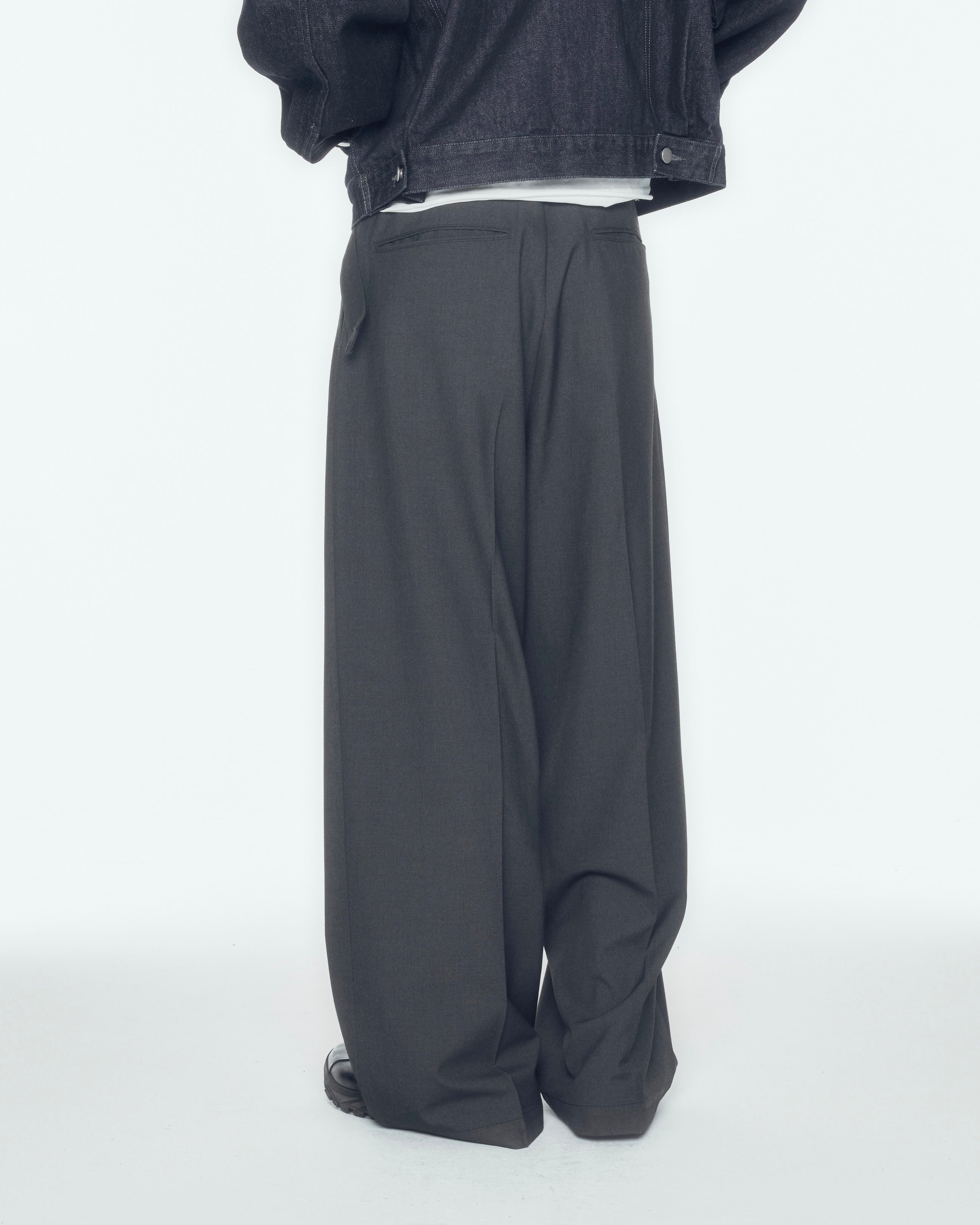 【CS】two tuck nylon cargo trousers