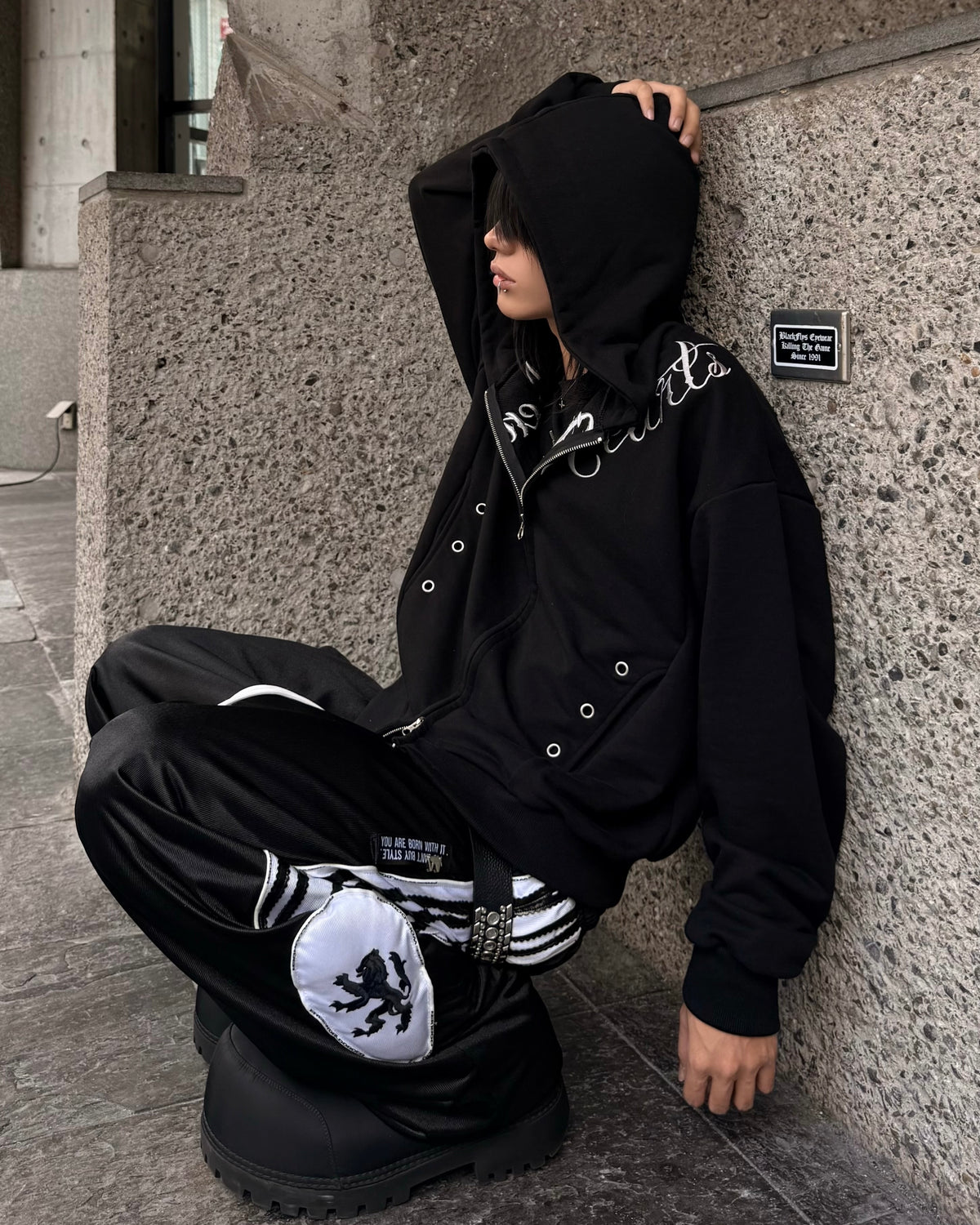 受注制【Never mind the XU】SCRIPT EYELET ZIP HOODIE (3color)