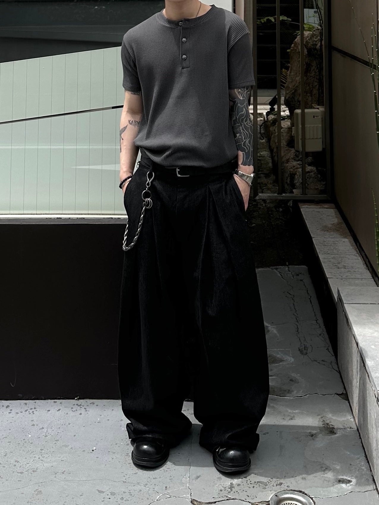 大阪店WEB限定受注制【Chikashitsu + 】button point henley neck t-shirt (3color)