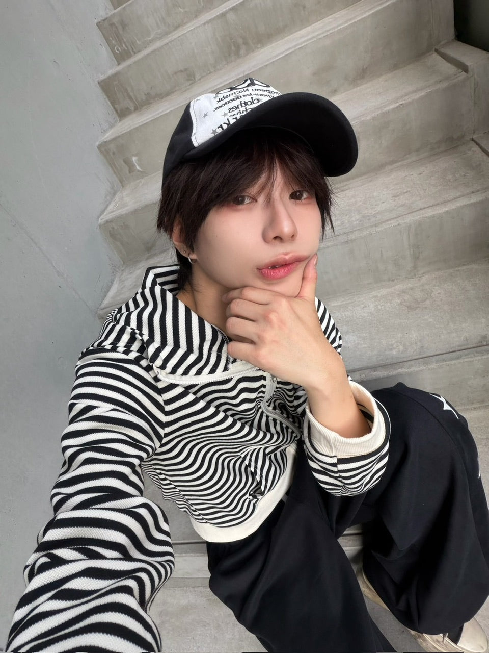 国際配送【LUV CODE】stripe cropped zip up hoodie