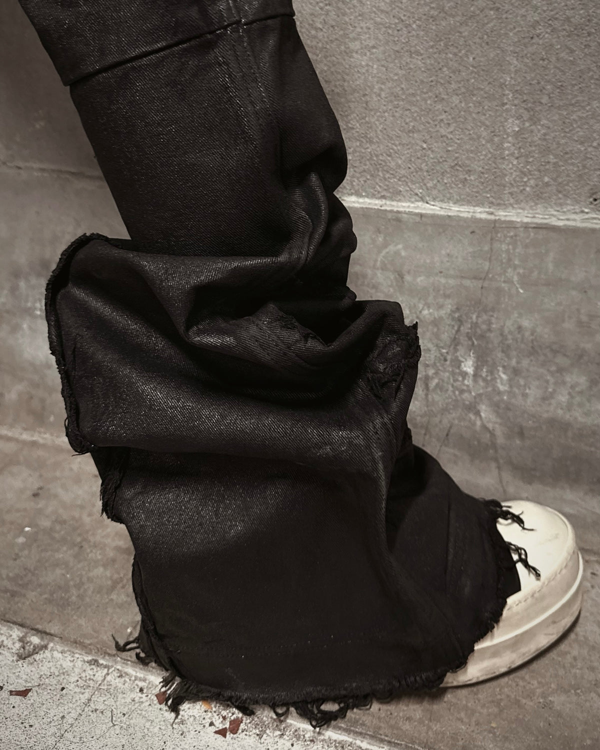 国際配送【Never mind the XU】DISTORTED LAYERED FLARE PANTS