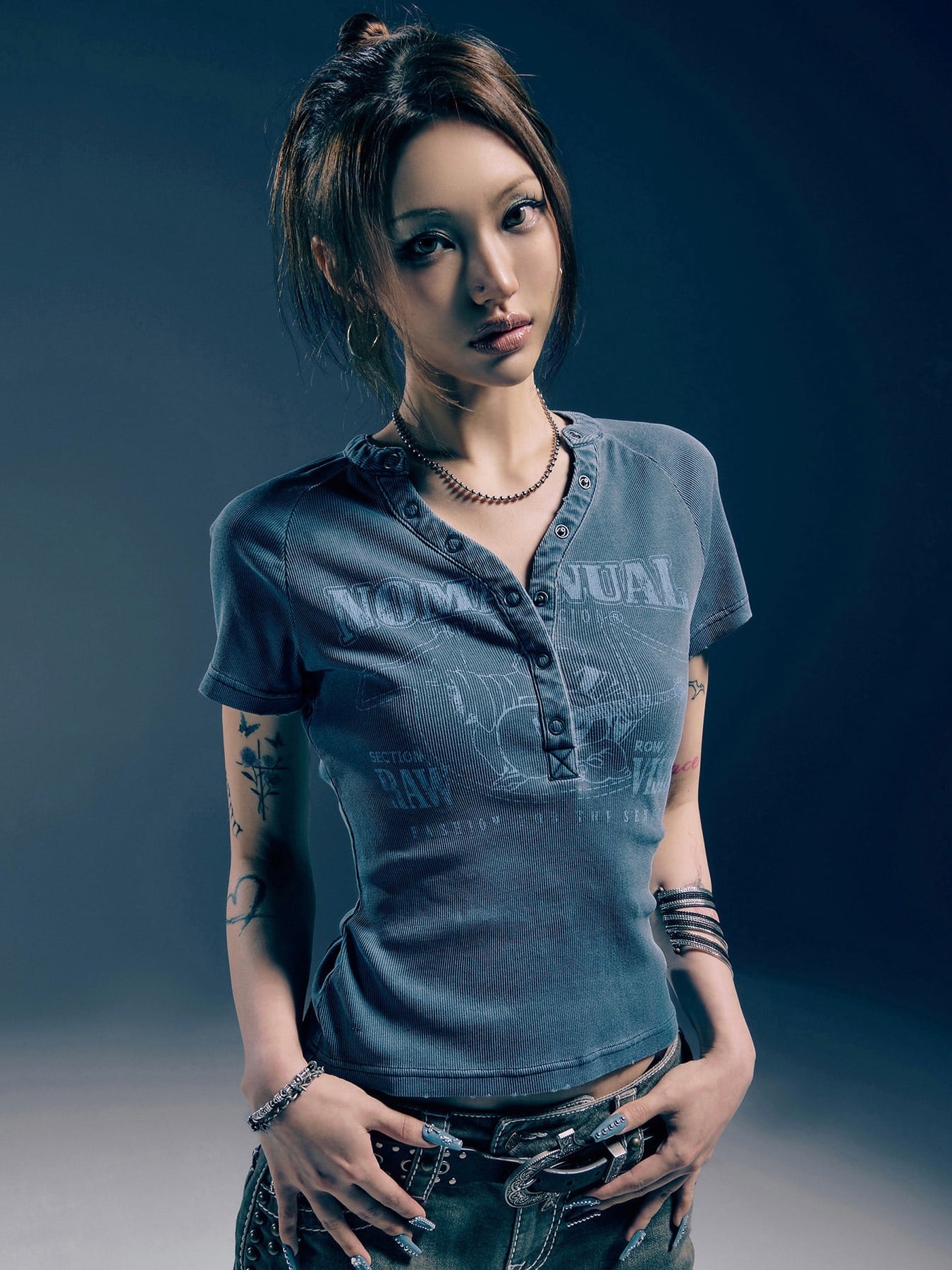 【NOMANUAL×TRUE RELIGION】NO RELIGION HENLEY BABY TEE