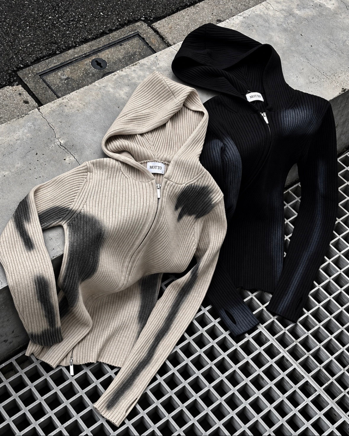 受注制【Never mind the XU】SPRAY WASH ZIP KNIT HOODIE (2color)