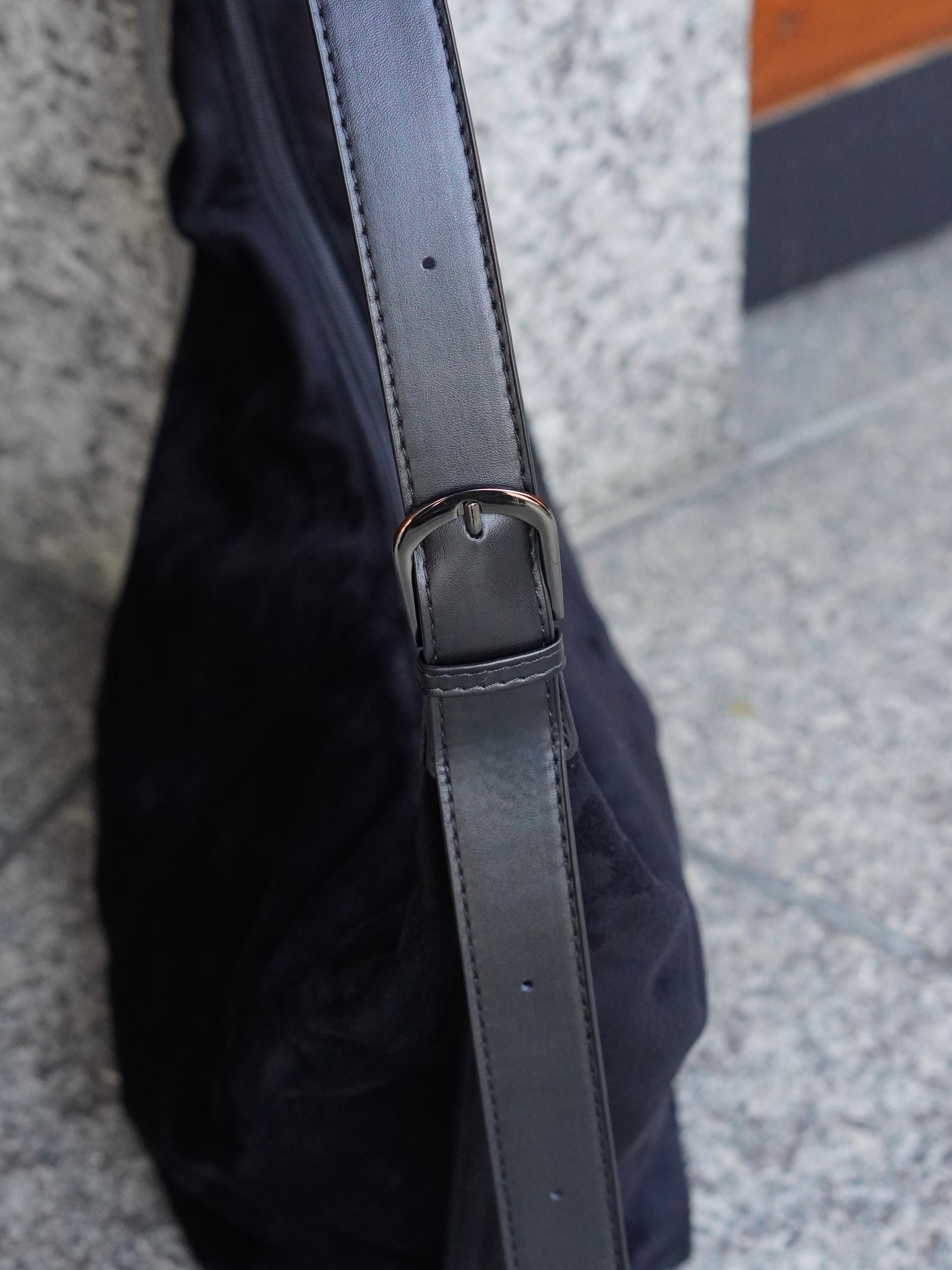 東京店WEB限定受注制【Chikashitsu +】suede stitch cross bag