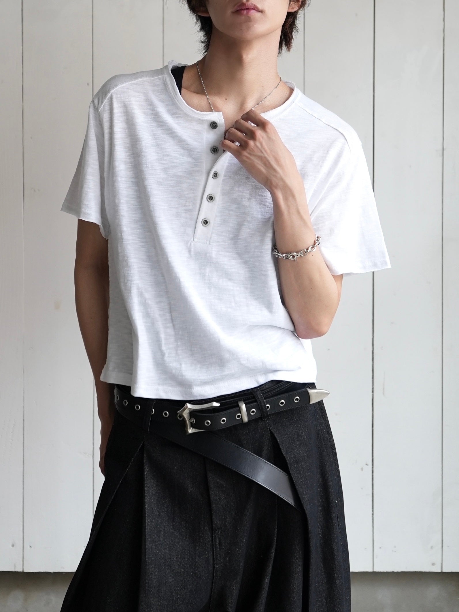 【CHIKASHITSU PLUS HIGH】Steel button short sleeve henley tee (2color)