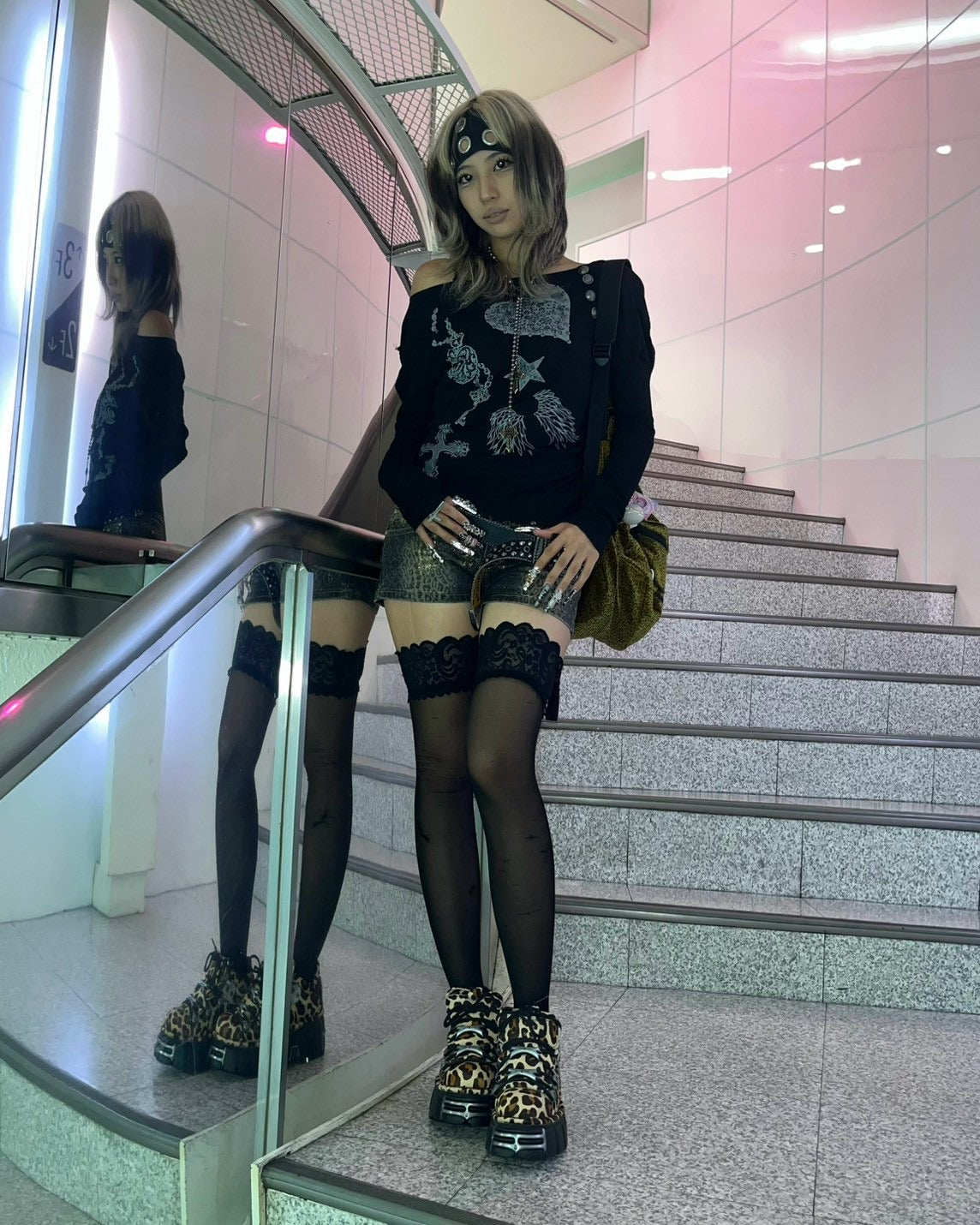 国際配送【BABY09】one-shoulder graffiti tops