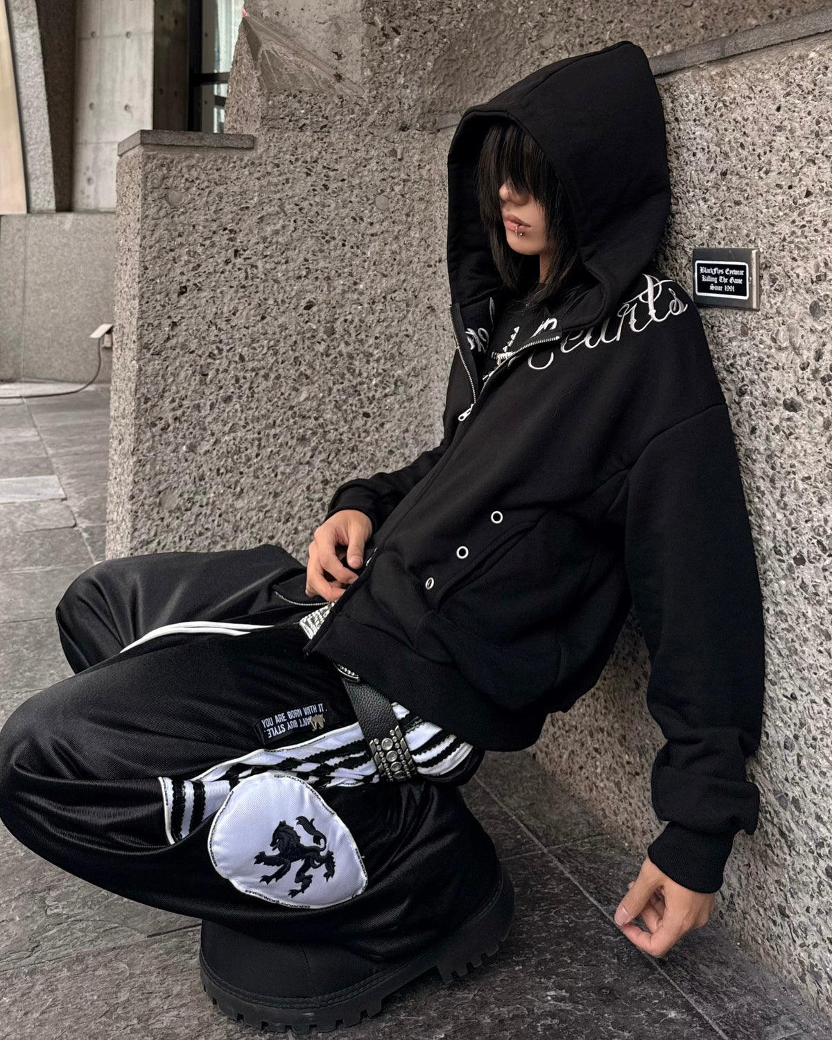 受注制【Never mind the XU】SCRIPT EYELET ZIP HOODIE (3color)