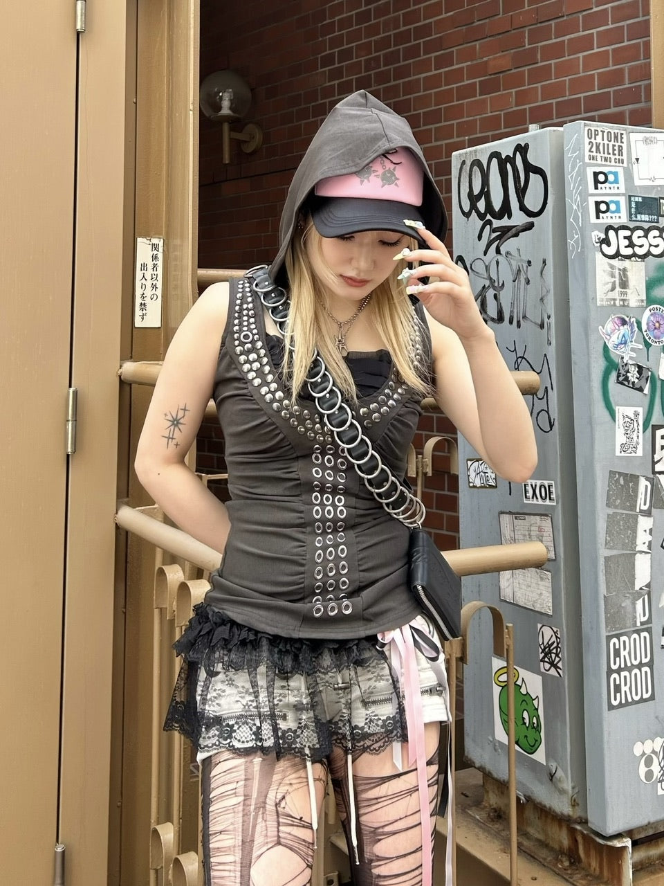 国際配送【Never mind the XU】drape eyelet hoodie tank(2color)