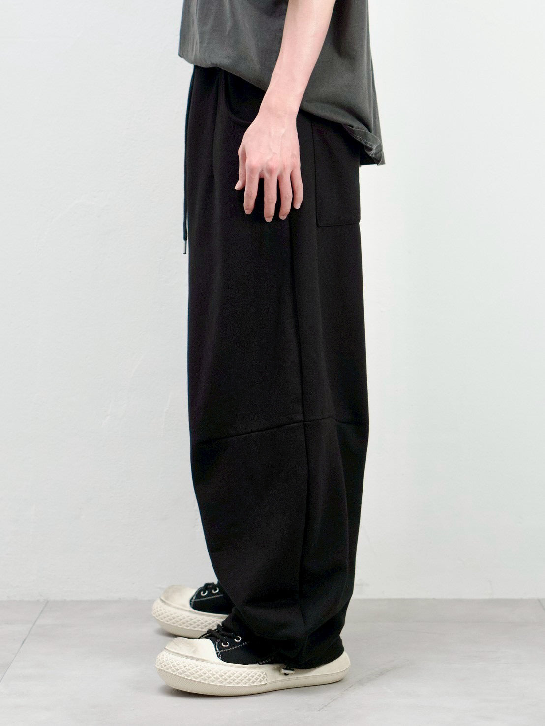 受注制【Chikashitsu +】curved balloon sweat pants (2color