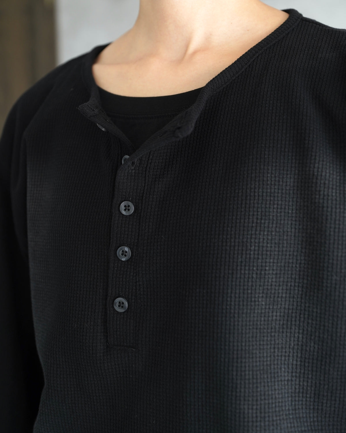 【CHIKASHITSU PLUS HIGH】Rust waffle layered henley neck tee(2color)