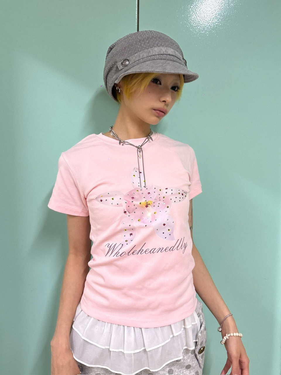国際配送【Never mind the XU】flower rhinestone tee (3color)