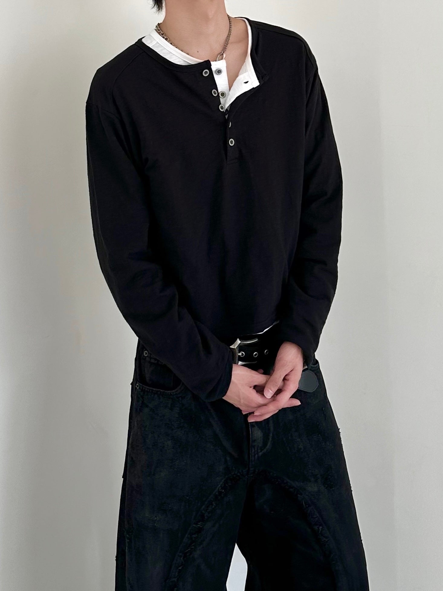 5/23 20:00発売【CHIKASHITSU PLUS HIGH】Steel button henley neck tee (2color)