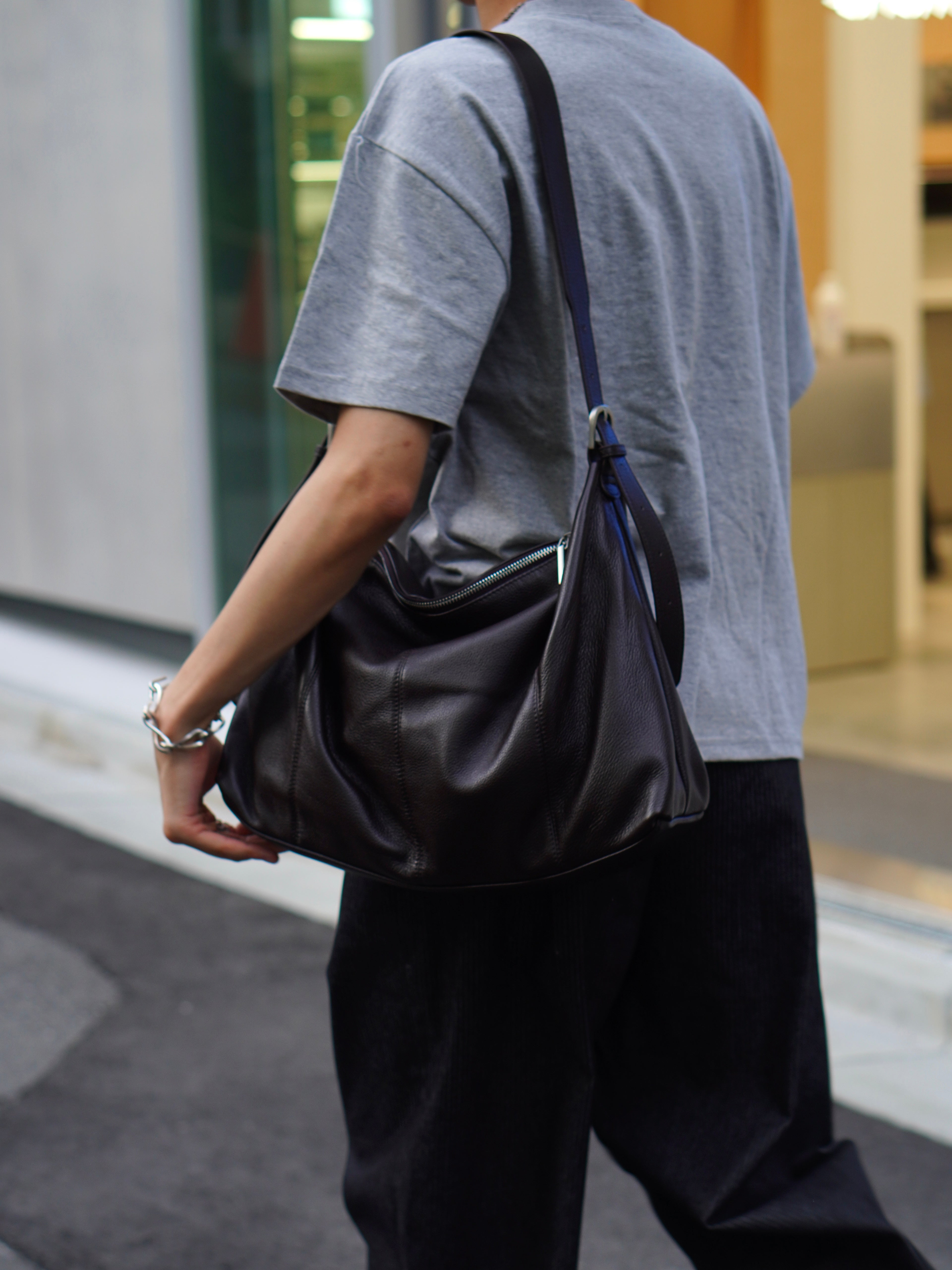 東京店WEB限定受注制【Chikashitsu +】cow leather cross bag (2color)
