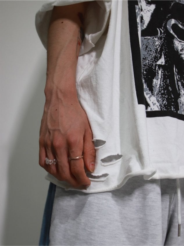 【Never mind the XU】print damage tee (2color)