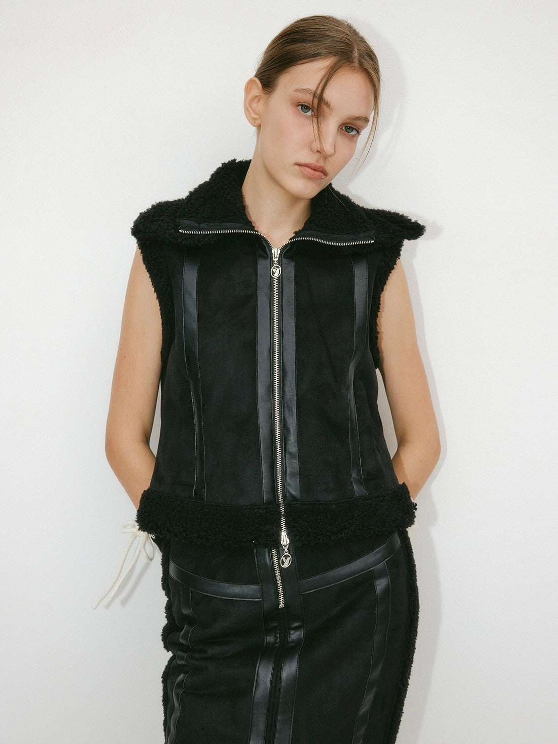 【YUSE】DETACHABLE COLLAR SHEARING SUEDE VEST