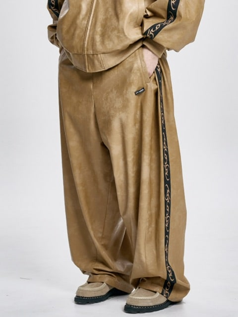 【AJOBYAJO】Vegan Leather One Tuck Track Pants