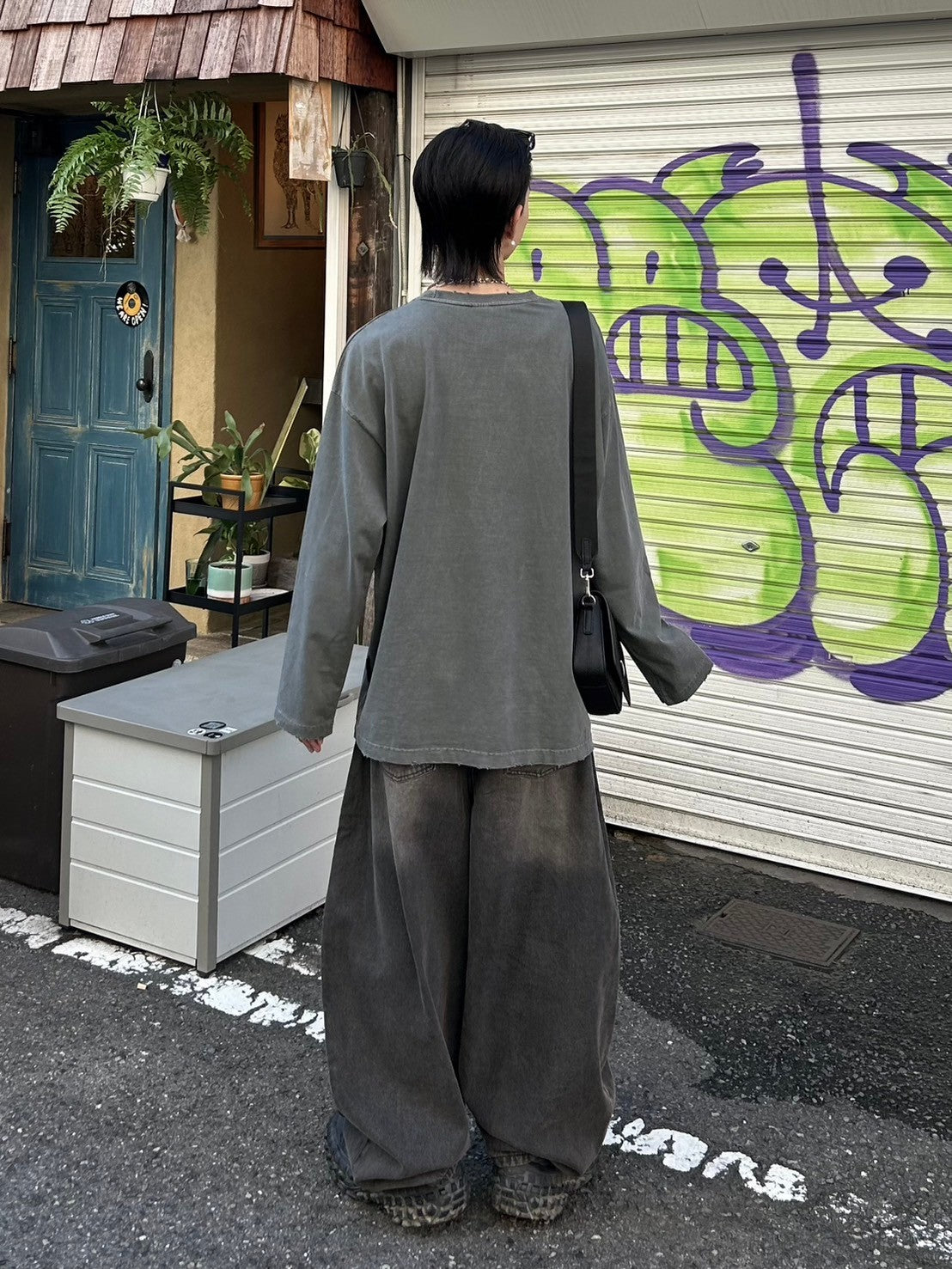 【Chikashitsu +】oversized shadow print damage long sleeve (2color) / 【チカシツプラス】オーバーサイズシャドウプリントダメージ長袖Tシャツ