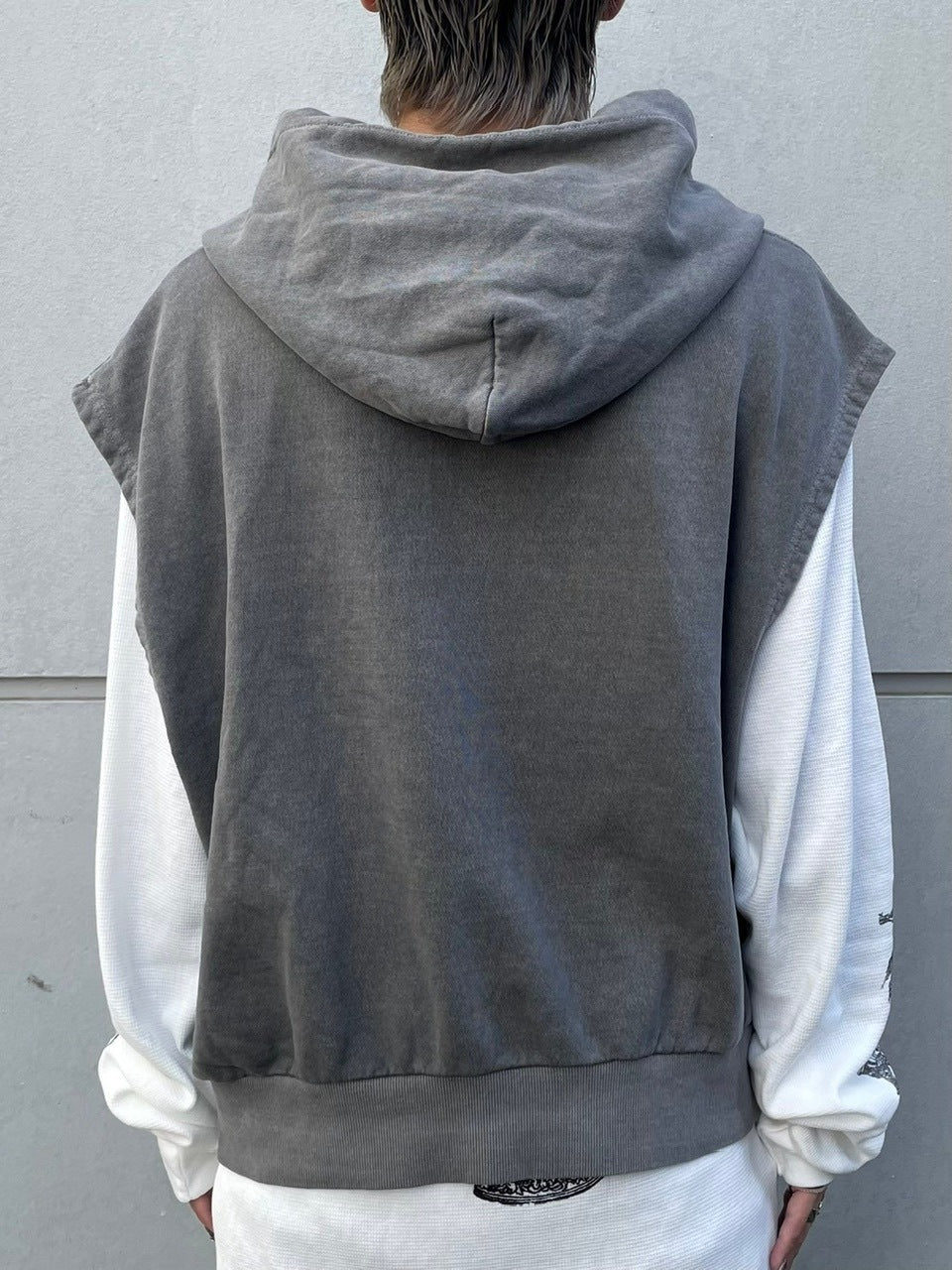 受注制【Never mind the XU】pigment sleeveless zip up hoodie (2color)