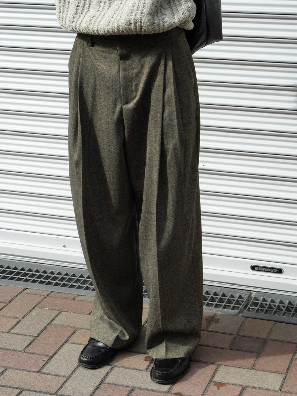 東京店WEB限定受注制【Chikashitsu +】wool double tuck slacks (2color)