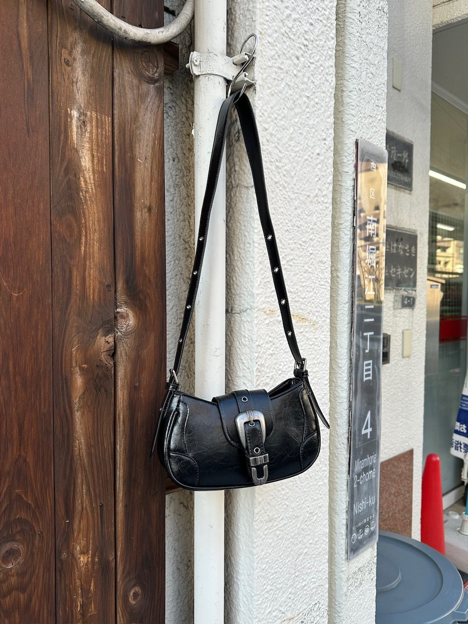 大阪店WEB限定受注制【Chikashitsu +】belt buckle shoulder bag (2color)