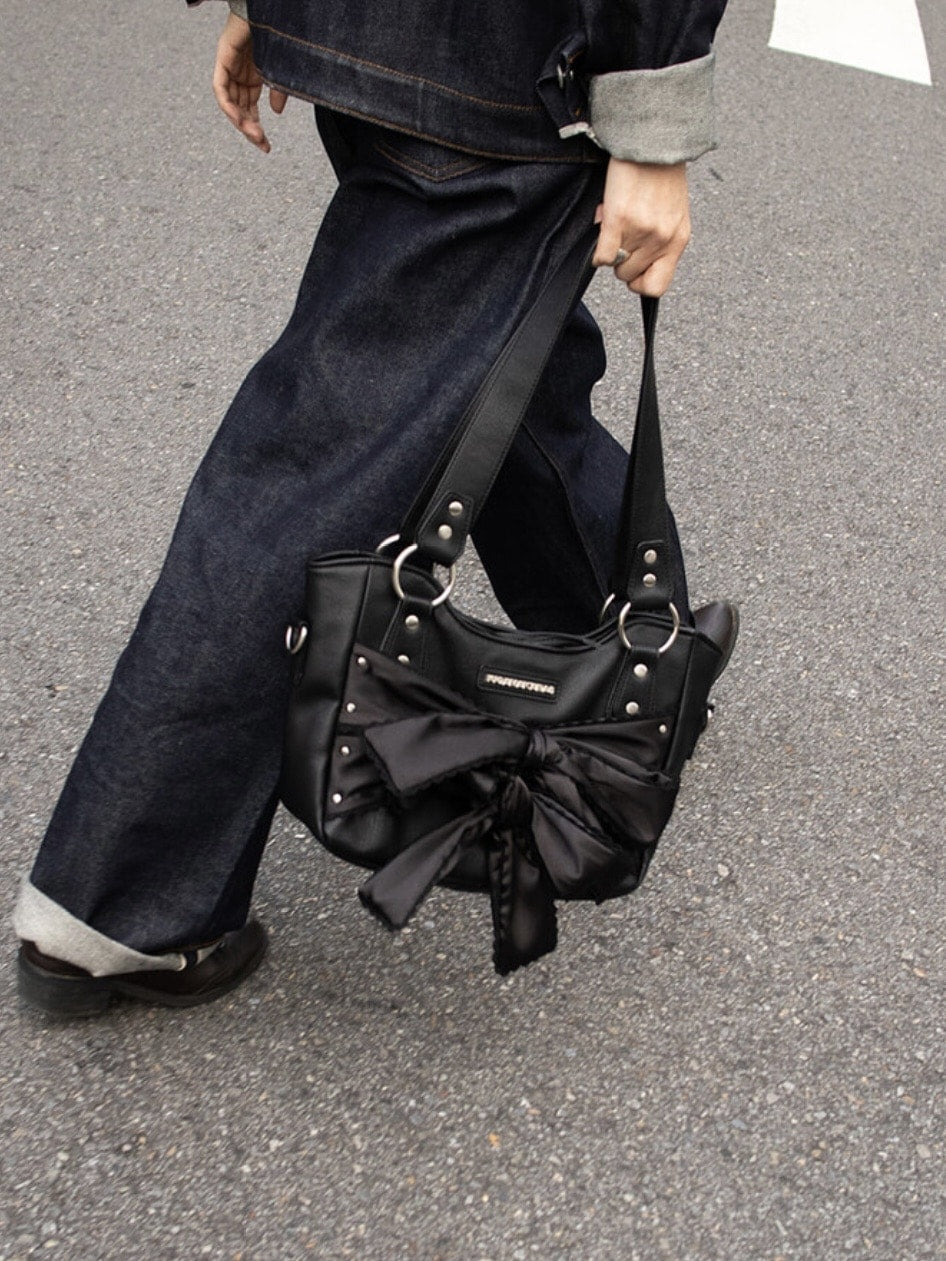 【IUGAMAKARAS】Laced Ribbon Leather Shoulder Bag