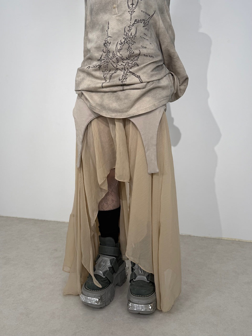 国際配送【Nerd out XU】asymmetry sheer long skirt (2color)