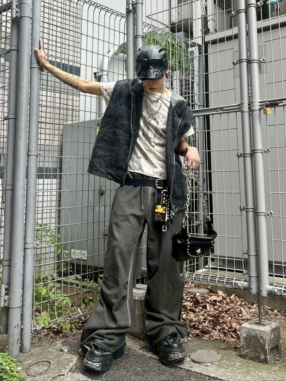 受注制【Never mind the XU】denim hood vest