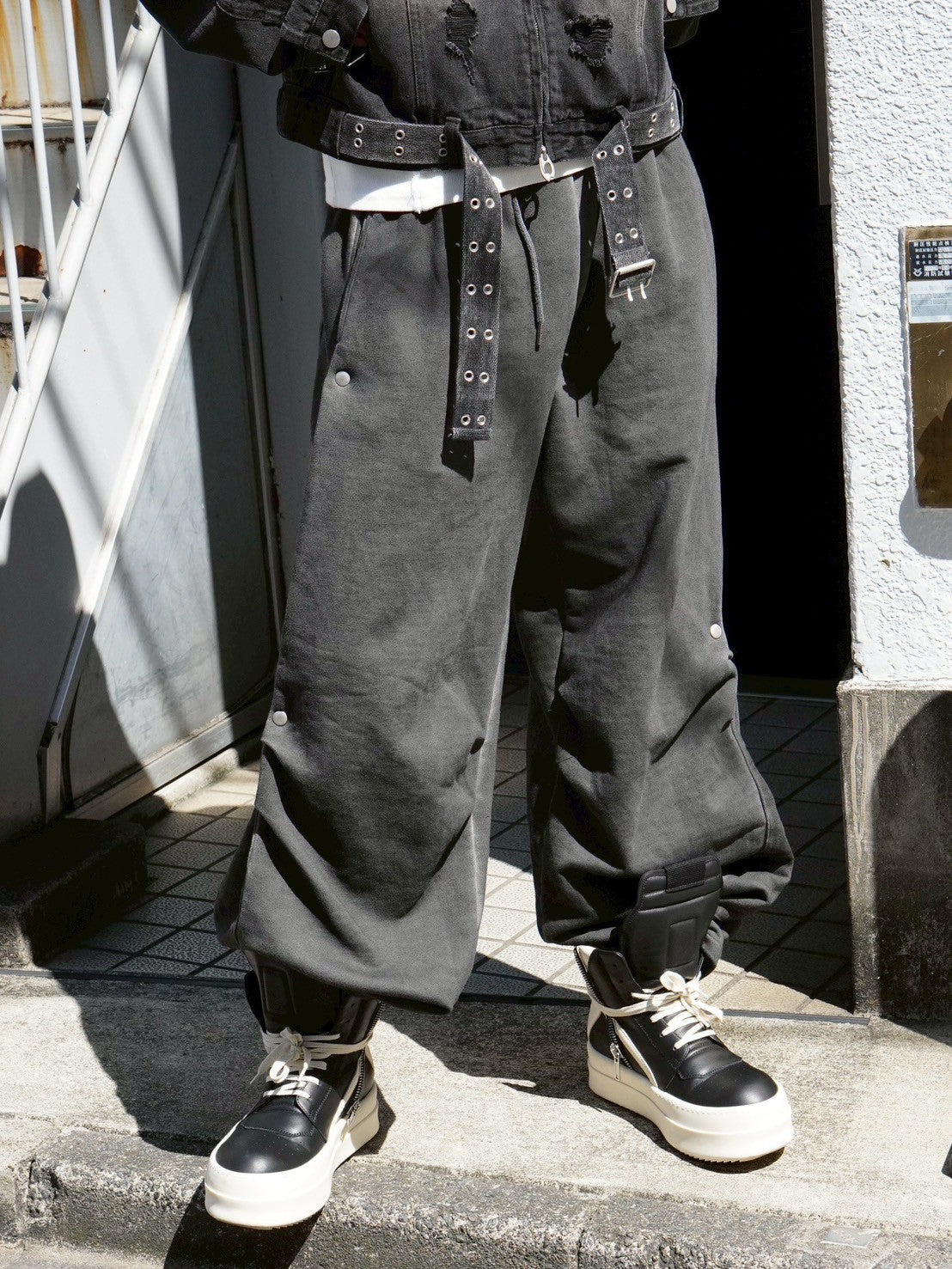 【DIG YOUR OWN GRAVE】Spray coating sweat pants