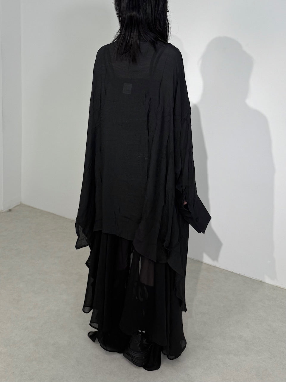 国際配送【Nerd out XU】asymmetry long sheer shirt