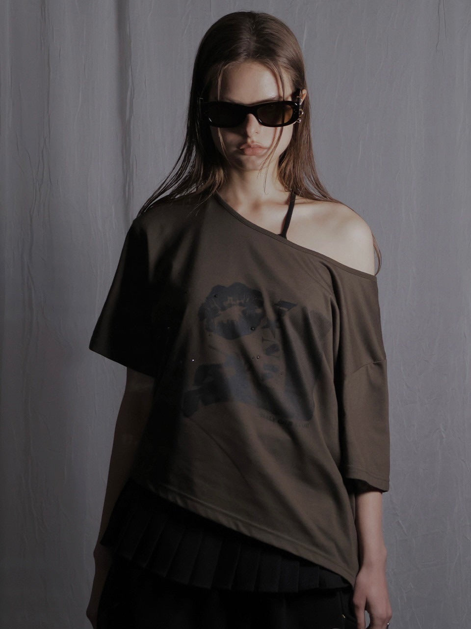 【UNDERCOVER】名画プリント バックオープン 7分袖トップス HOLY NUMBER 7】OFF-SHOULDER PUNK GRAPHICS SHORT-SLEEVED T-SHIRT