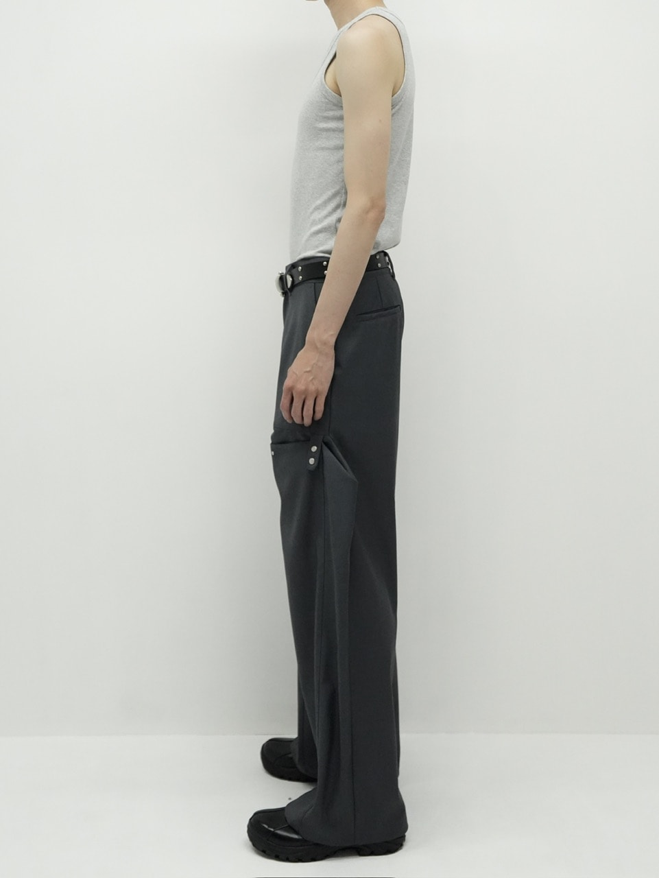 【CS】FLOW FIT DRAPE SLACKS(CHARCOAL)